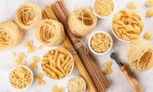 Różne rodzaje makaronów: tagliatelle, fusilli, muszelki, gwiazdki, farfalle i nitki. Zastanawiasz się, jaki makaron do spaghetti? Tutaj znajdziesz inspiracje!