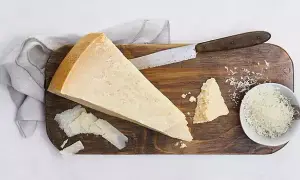 Parmezan z jakiego mleka? Odkryj tajemnice autentycznego smaku