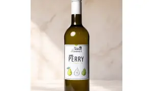 Butelka perry alkoholowego z etykietą "nasze PERRY Gruszka" i rysunkami gruszek.