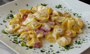Jak zrobić tortellini z mięsem – prosty przepis na domowy obiad